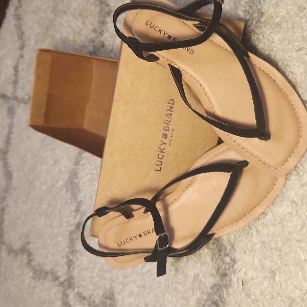 Lucky Brand Bylee black sandals size 8.5 square toe